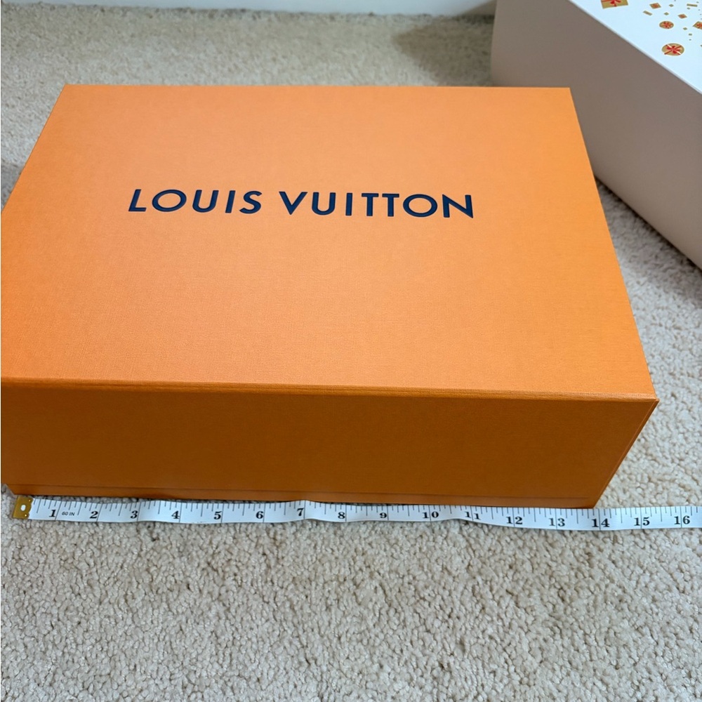 Louis Vuitton Iconic Orange Box with Festive Box Wrap - Picture 7 of 10